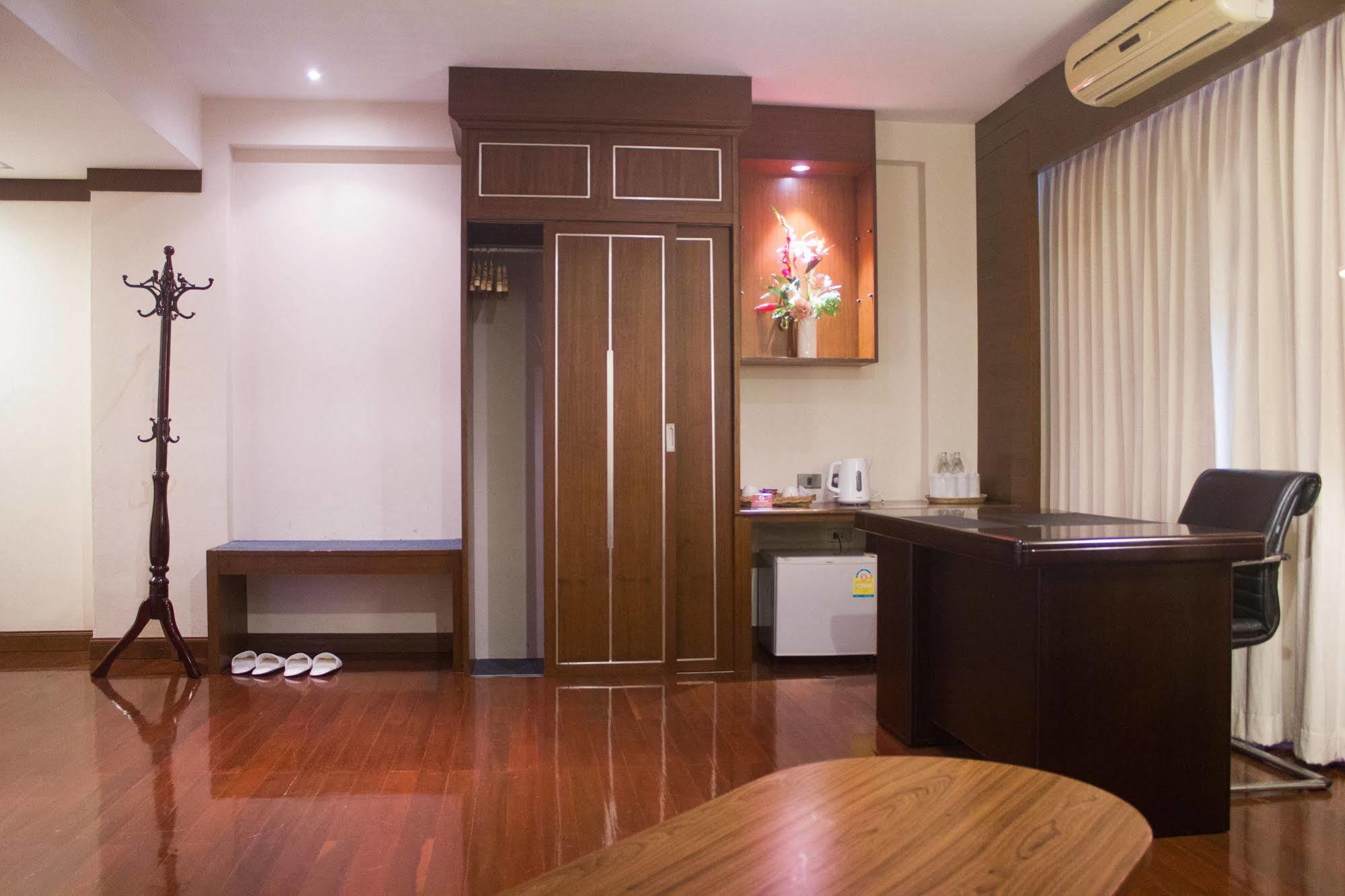 Hatyai Holiday Hotel Хатъяй Экстерьер фото