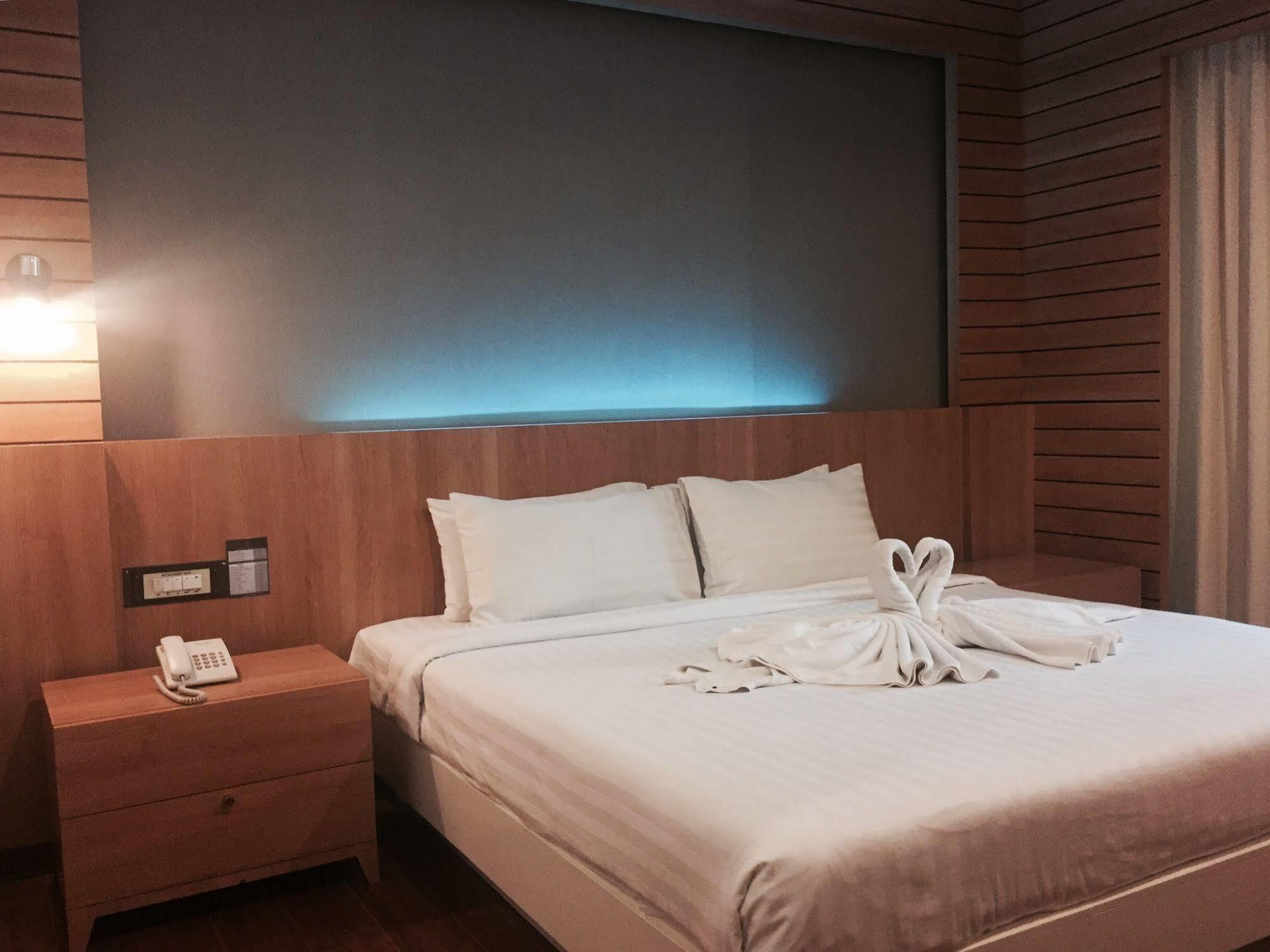 Hatyai Holiday Hotel Хатъяй Экстерьер фото